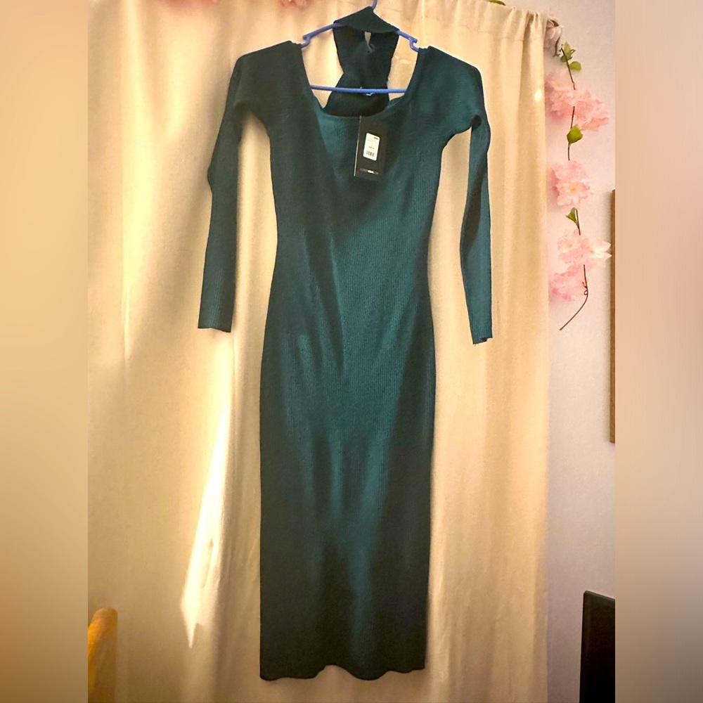 Never worn! Fashion nova midi dress.